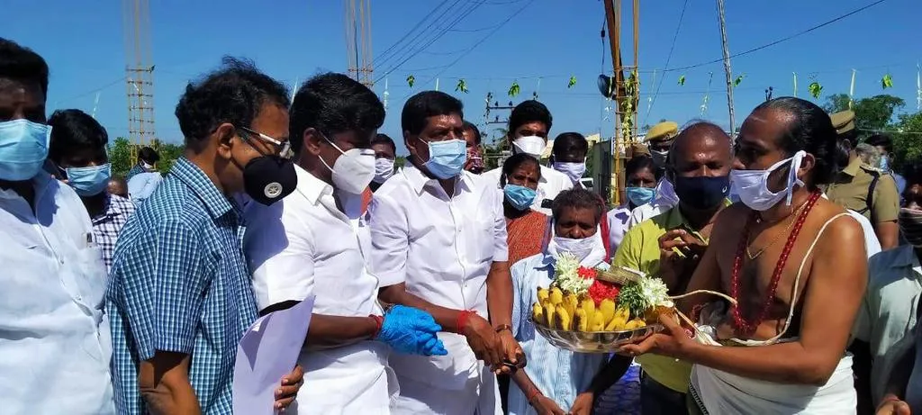 social distance Missing at Health Minister's Ceremony
